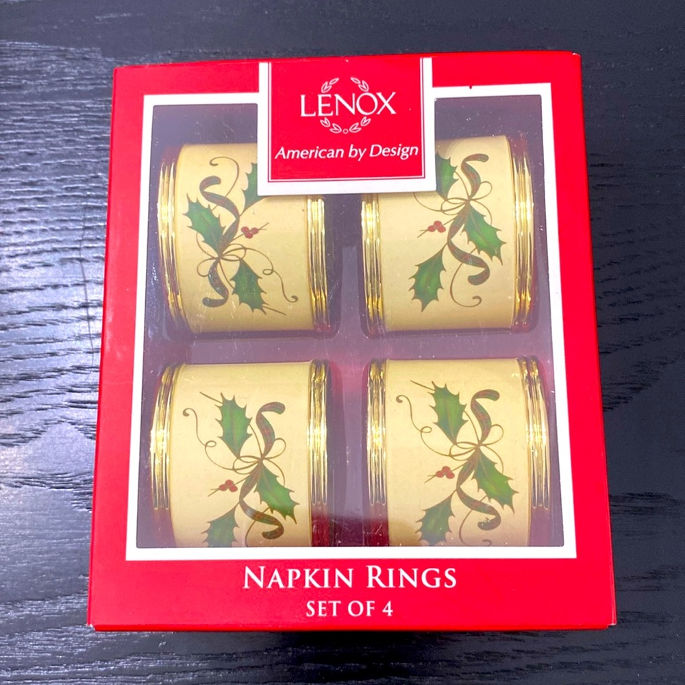 Lenox napkin rings set of 4 new in box.